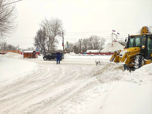 Продолжается ликвидация последствий снегопада.