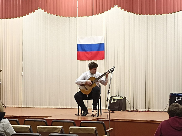 В Детской музыкальной школе г. Щекино состоялся концерт в поддержку военнослужащих.