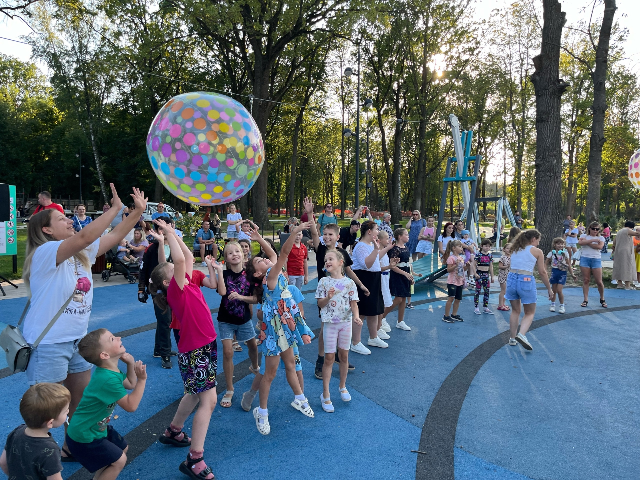 День знаний с пользой и улыбками: Щекинский досуговый комплекс подарил праздник щекинцам.