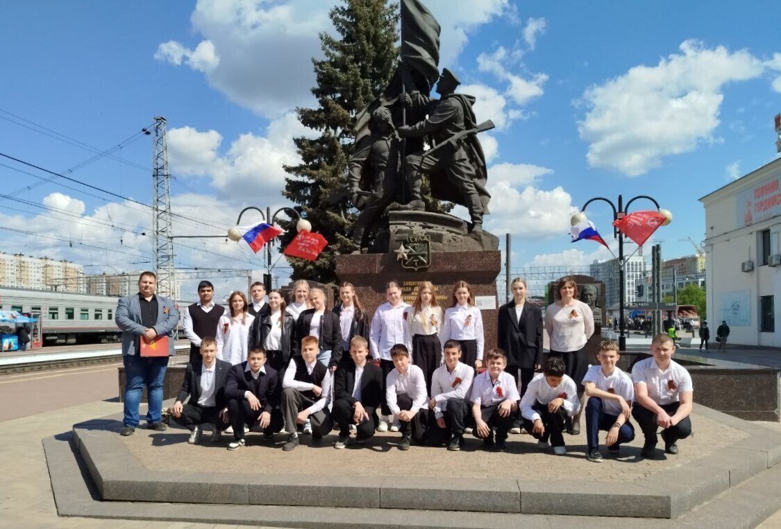 Щекинские школьники посетили экскурсию в уникальном передвижном музее «Поезд Победы».