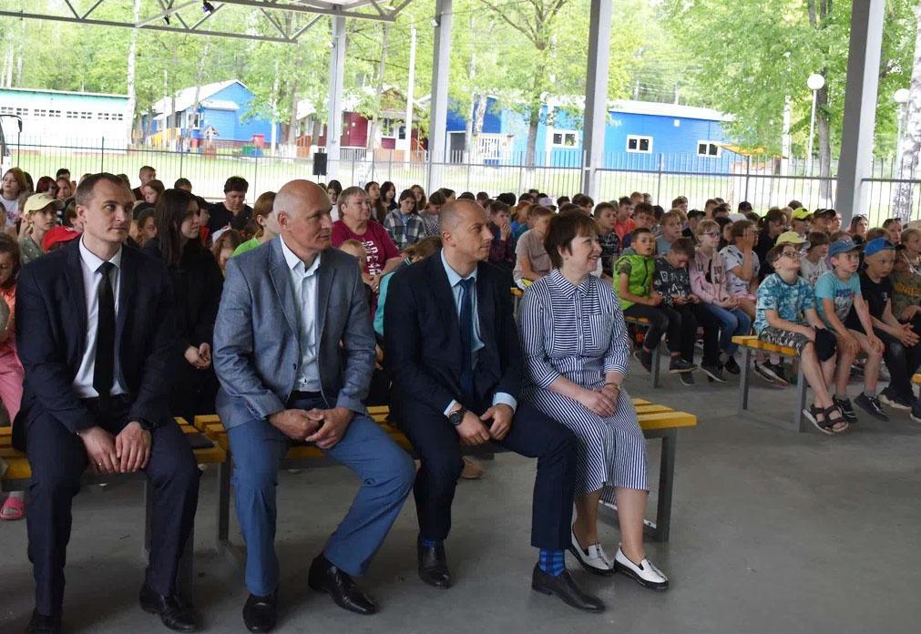 В лагере им. О. Кошевого торжественно открыли первую смену.