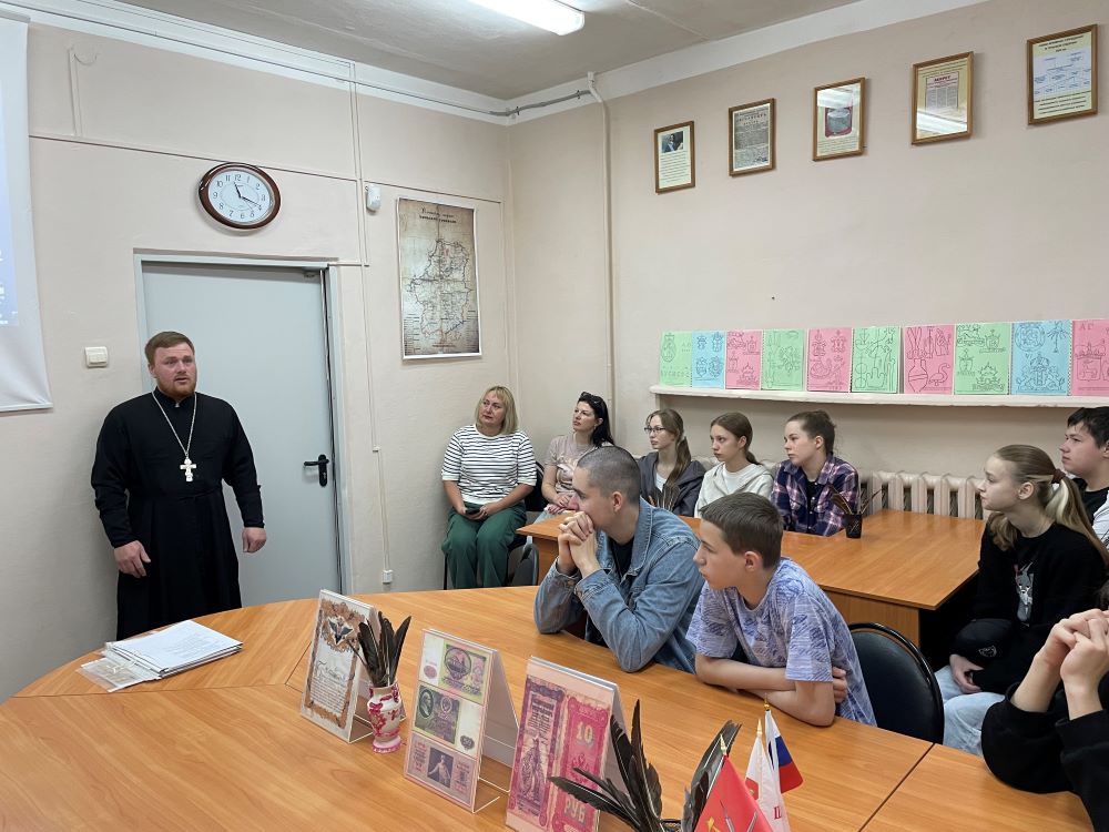 Щекинский муниципальный архив провел проект «Тайна бумаги».