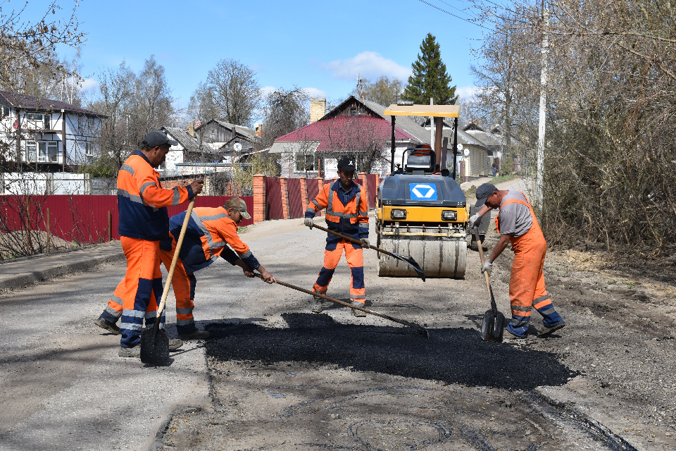 В Щекинском районе начался ямочный ремонт дорог.