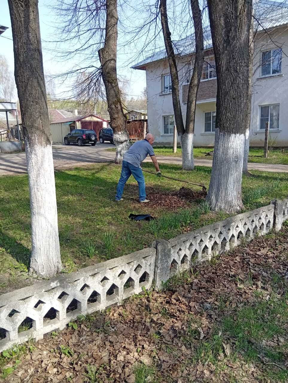 26.04.2025 жители п.Ломинцевский приняли участие в Общероссийском субботнике,основные мероприятия проводились в сквере,придомовых территорий.