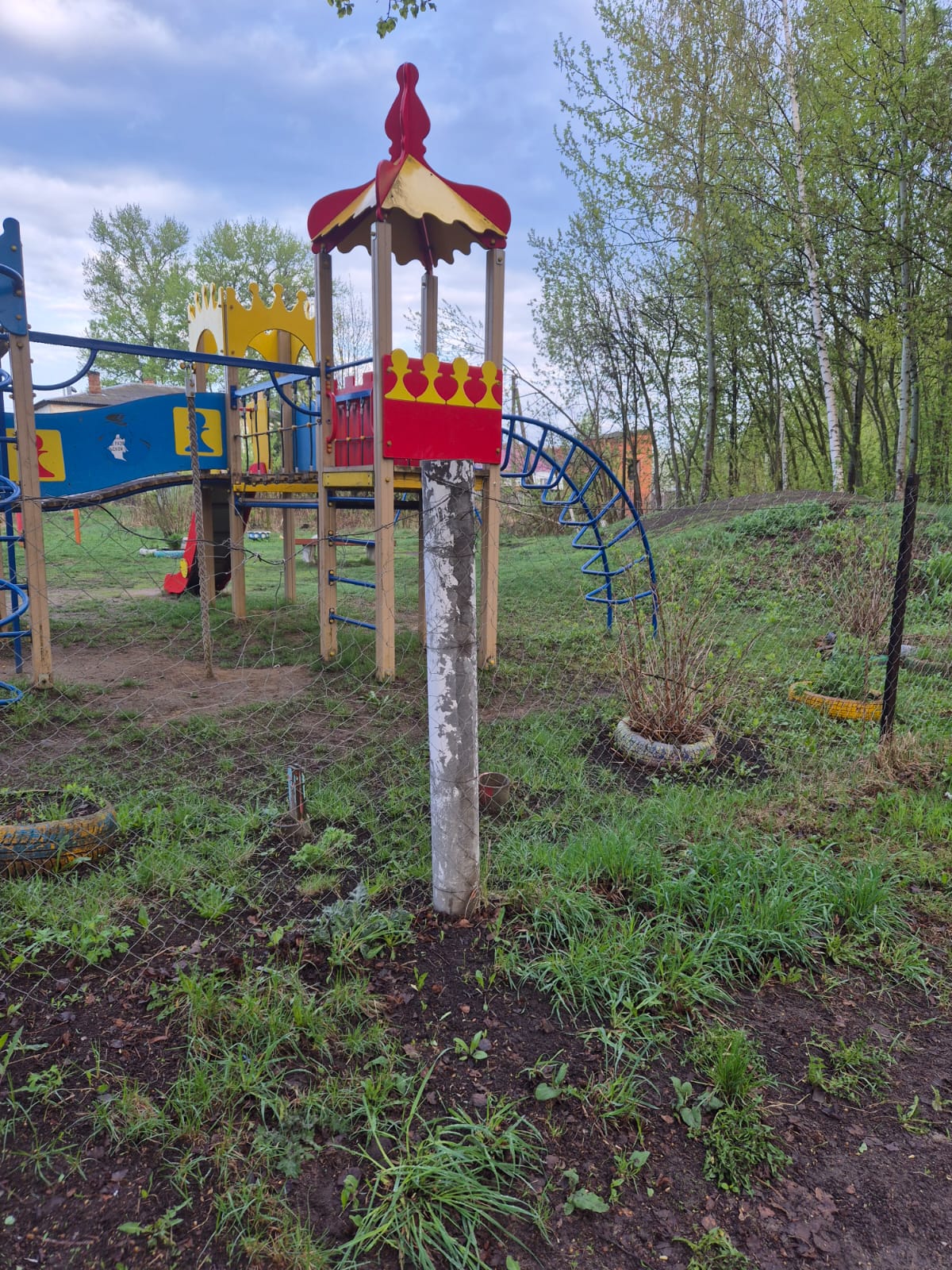 24.04.2025 Месячник чистоты поддержали староста Елена Михайловна и активные жители п. Шахта 21.