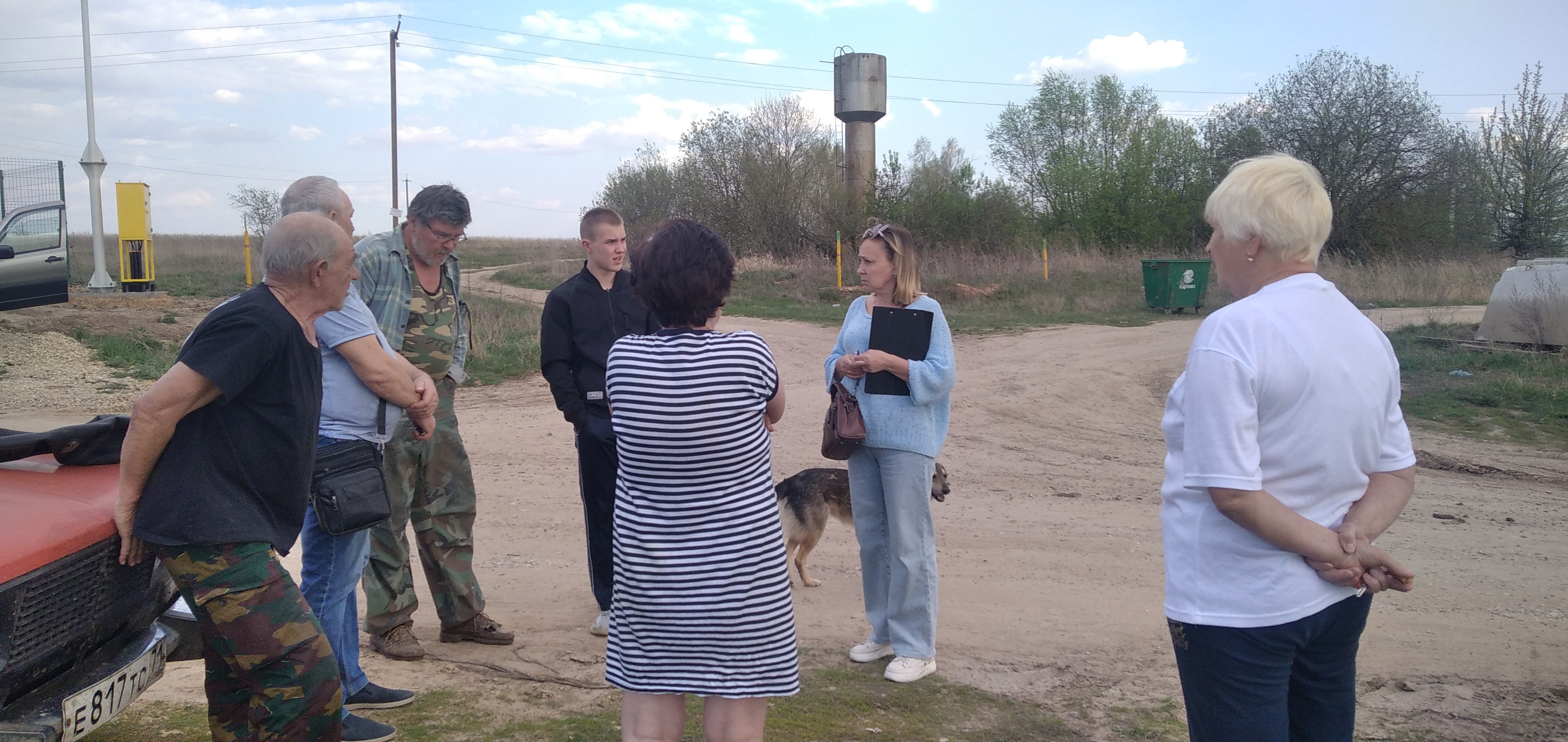 22.04.2025  в  16-00 часов  в селе Спасское  прошла встреча с населением   заместителя  главы администрации муниципального образования Яснополянское  Е.В. Давыдовой  по вопросу   о заключении договоров  на  газификацию жилых домов..