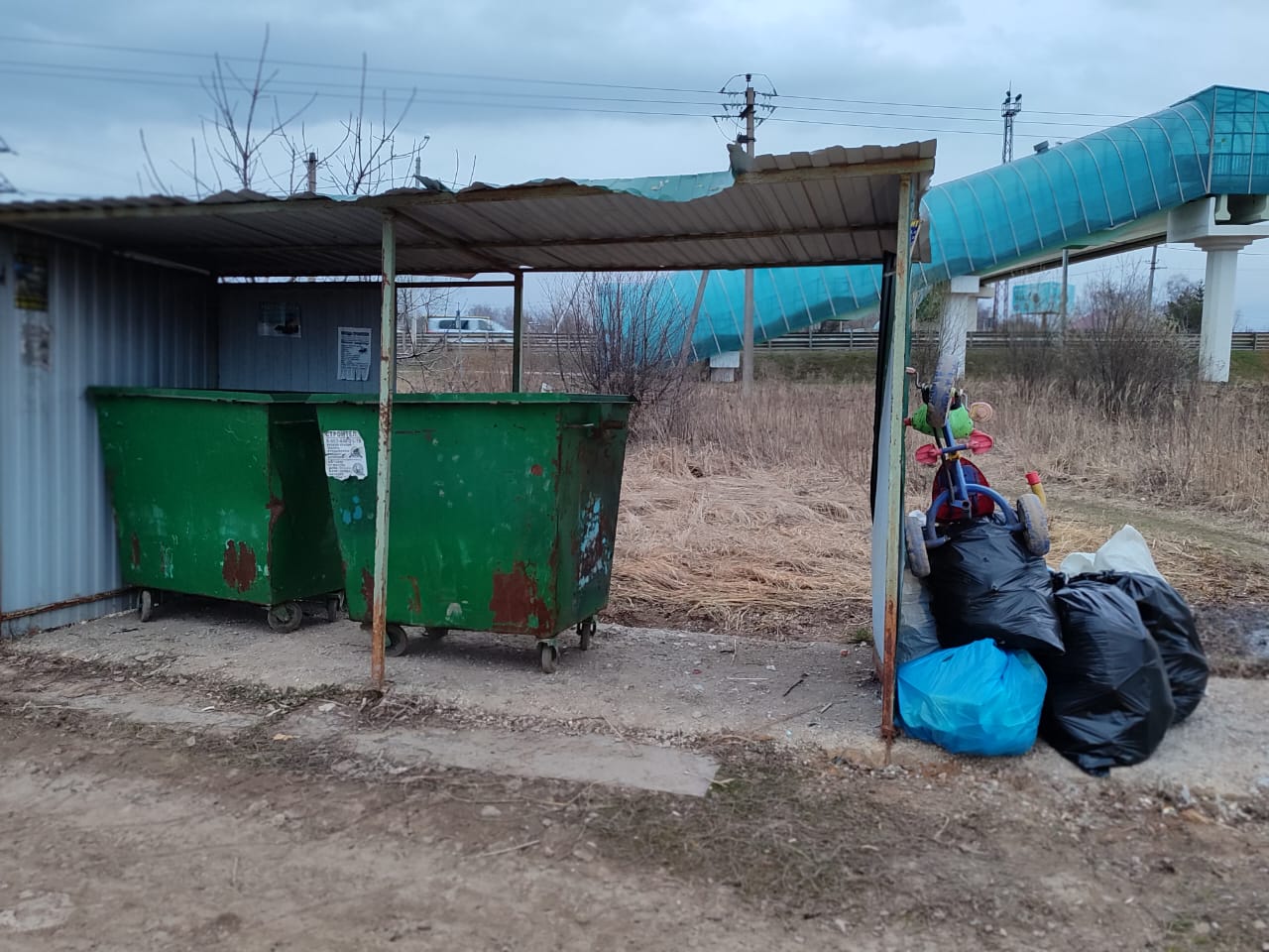 05.04.2025 года жители деревни Пироговка-Соковнино Щекинского района приняли  участие в месячнике чистоты..