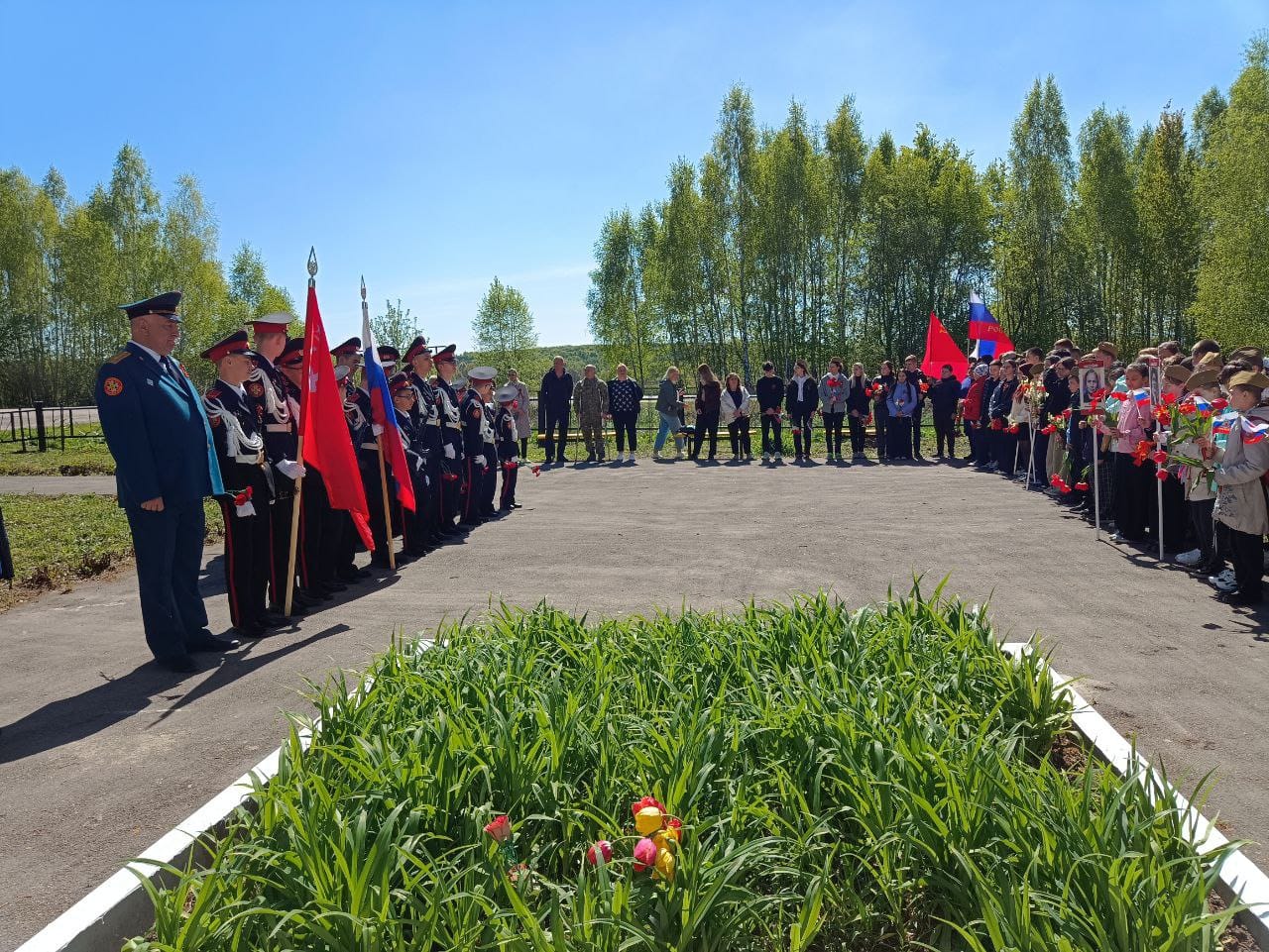 06.05.2025  в с. Головеньки в преддверии празднования 80-летия Победы в Великой Отечественной войне на Памятник «Воин и партизан»  прошёл торжественное митинг..