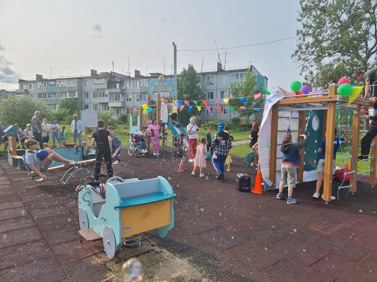 В поселке Юбилейный состоялся яркий праздник «Лето во дворах»..