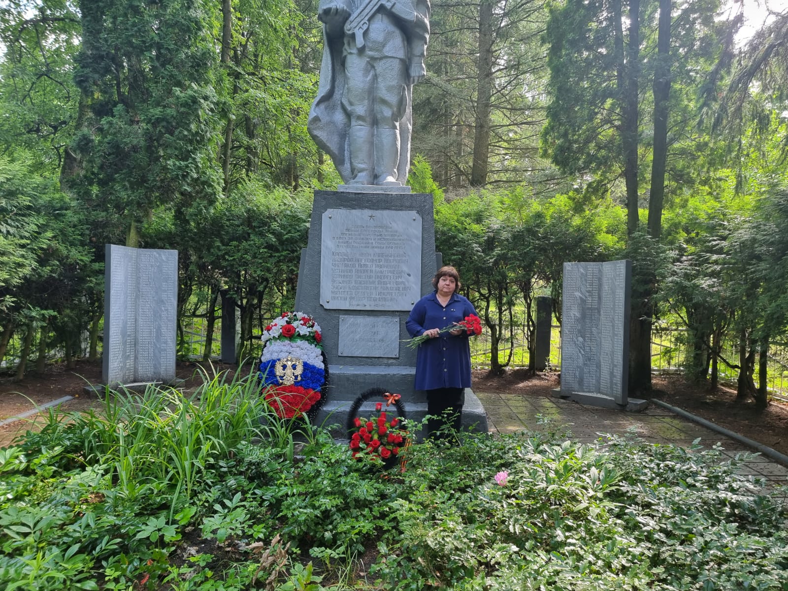 20.06.2025, в преддверии Дня памяти и скорби на Памятнике Скорбящий воин в с.Селиваново   Щекинского района прошло возложение цветов и акция &amp;quot;Свеча памяти&amp;quot;.