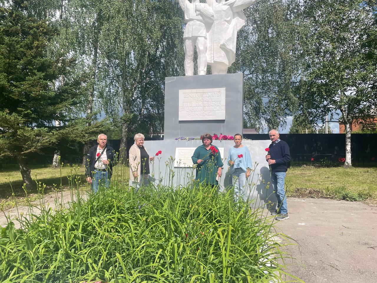 20.06.2025 года, в преддверии Дня памяти и скорби на Памятнике Воин и Партизан  в с. Головеньки  Щекинского района прошло возложение цветов и акция &amp;quot;Свеча памяти&amp;quot;.
