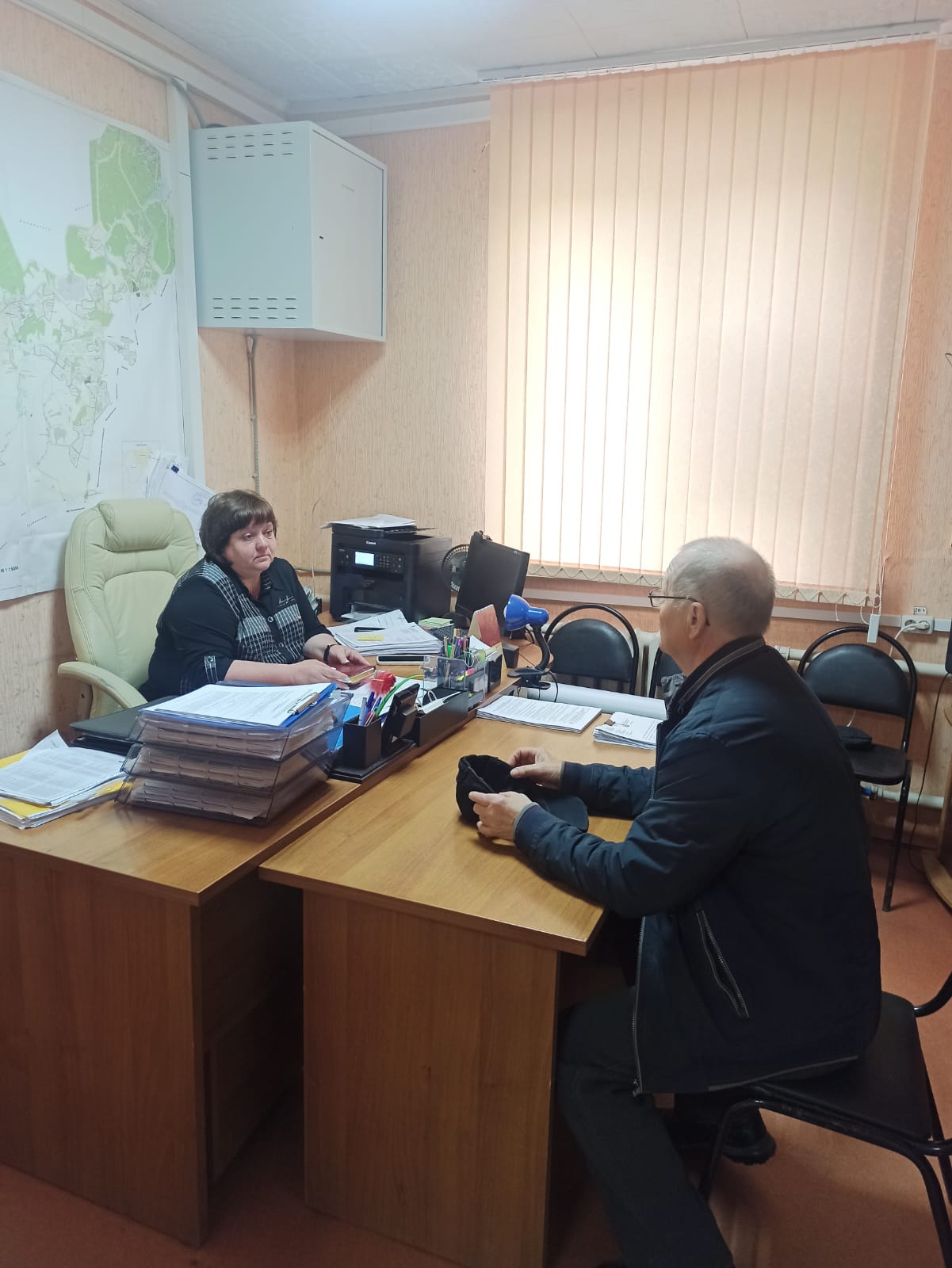05.05. 2025 года с 14-00 до 16-00 часов в администрации муниципального образования Яснополянское по адресу: Щекинский район, п. Головеньковский, ул. Пчеловодов, д.9 прошел личный прием граждан главы администрации МО Яснополянское Макаровой С.М..