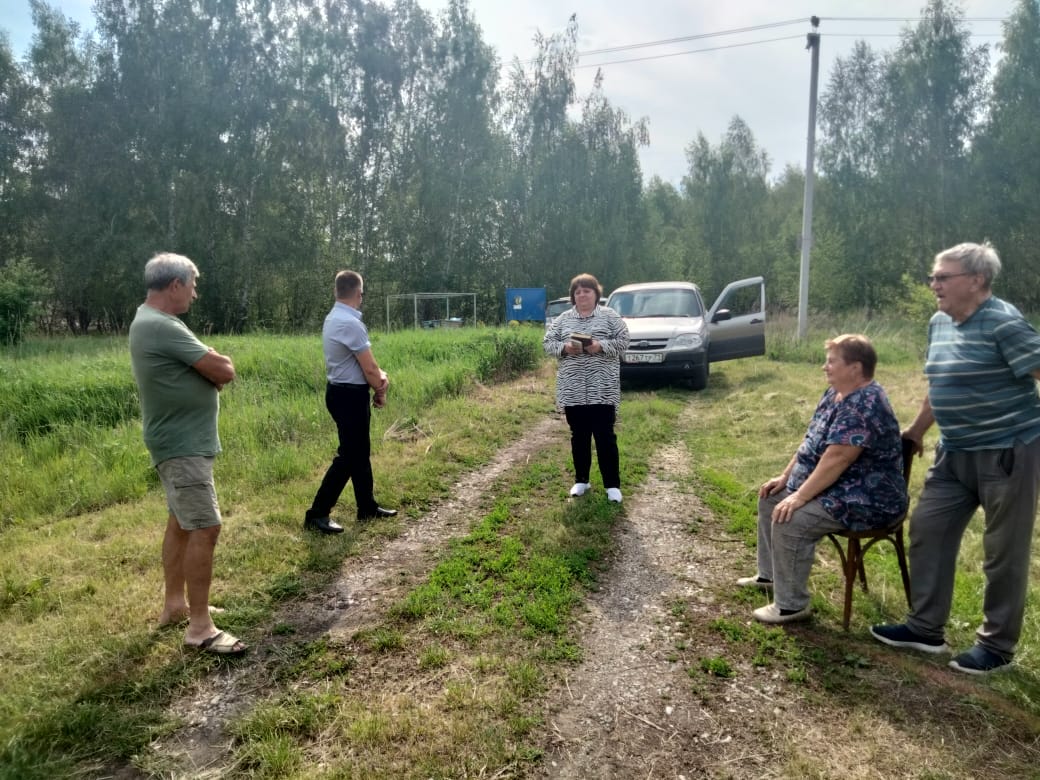 03.06.2025 года в 16-00 часов прошла встреча главы администрации муниципального образования Яснополянское Щекинского района Макаровой Светланы Михайловны с жителями деревни Хутор Озерки.