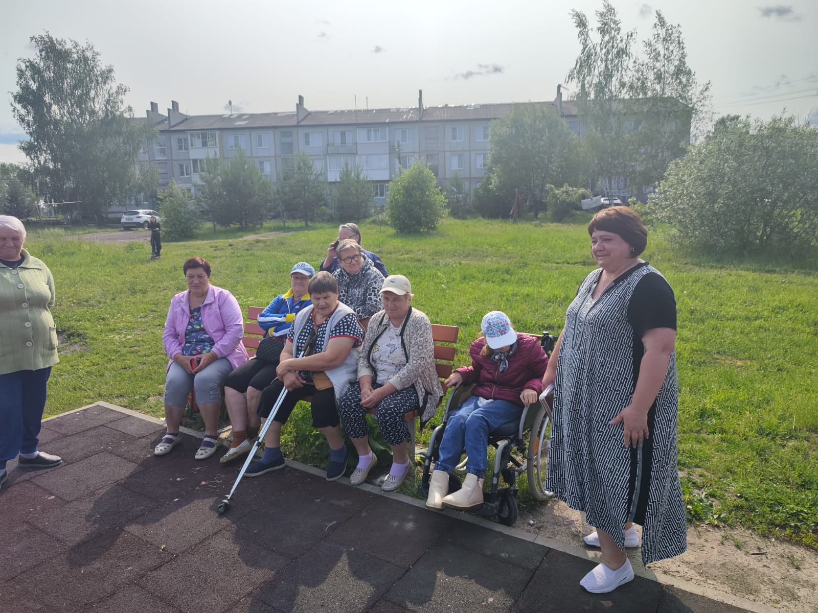 10.06.2025 года в 16-00 часов прошла встреча главы администрации муниципального образования Яснополянское Щекинского района Макаровой Светланы Михайловны с жителями п. Юбилейный.