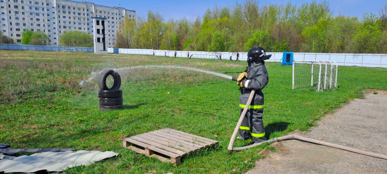 Щекинские школьники продемонстрировали свои знания и умения в области пожарной безопасности. Щекинские школьники продемонстрировали свои знания и умения в области пожарной безопасности.