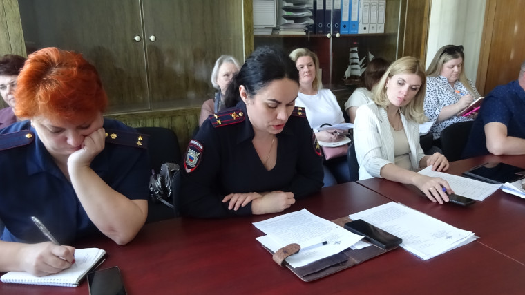 Заседание муниципальной комиссии по делам несовершеннолетних и защите их прав. Заседание муниципальной комиссии по делам несовершеннолетних и защите их прав.