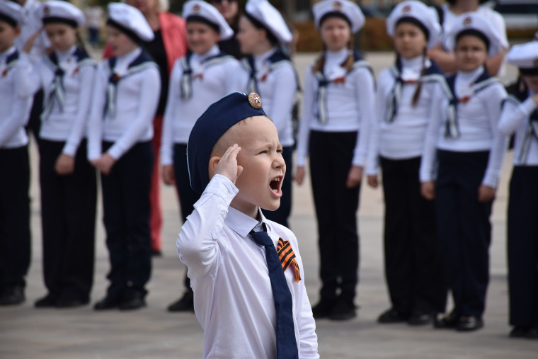 На площади города Щекино прошел смотр строя и песни, посвященный 80-летию Победы в Великой Отечественной войне. На площади города Щекино прошел смотр строя и песни, посвященный 80-летию Победы в Великой Отечественной войне.