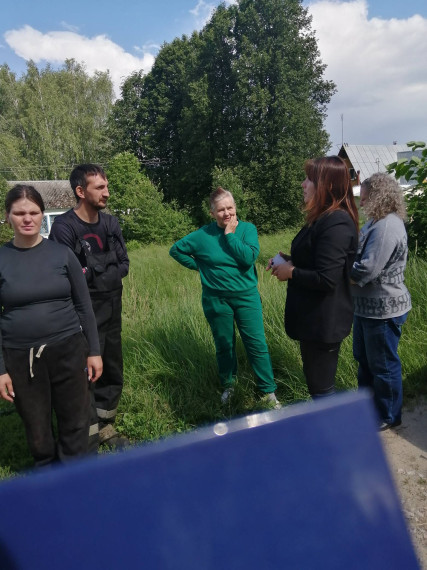 25.06.205г. в 15,00 в д. Житово-Дедово, около почтового павильона состоялась встреча населения с главой администрации МО Огаревское Щекинского района Шавловой О.В.. 25.06.205г. в 15,00 в д. Житово-Дедово, около почтового павильона состоялась встреча населения с главой администрации МО Огаревское Щекинского района Шавловой О.В..