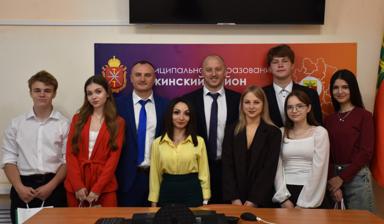 Александр Гамбург встретился с щекинскими стобалльниками. Александр Гамбург встретился с щекинскими стобалльниками.